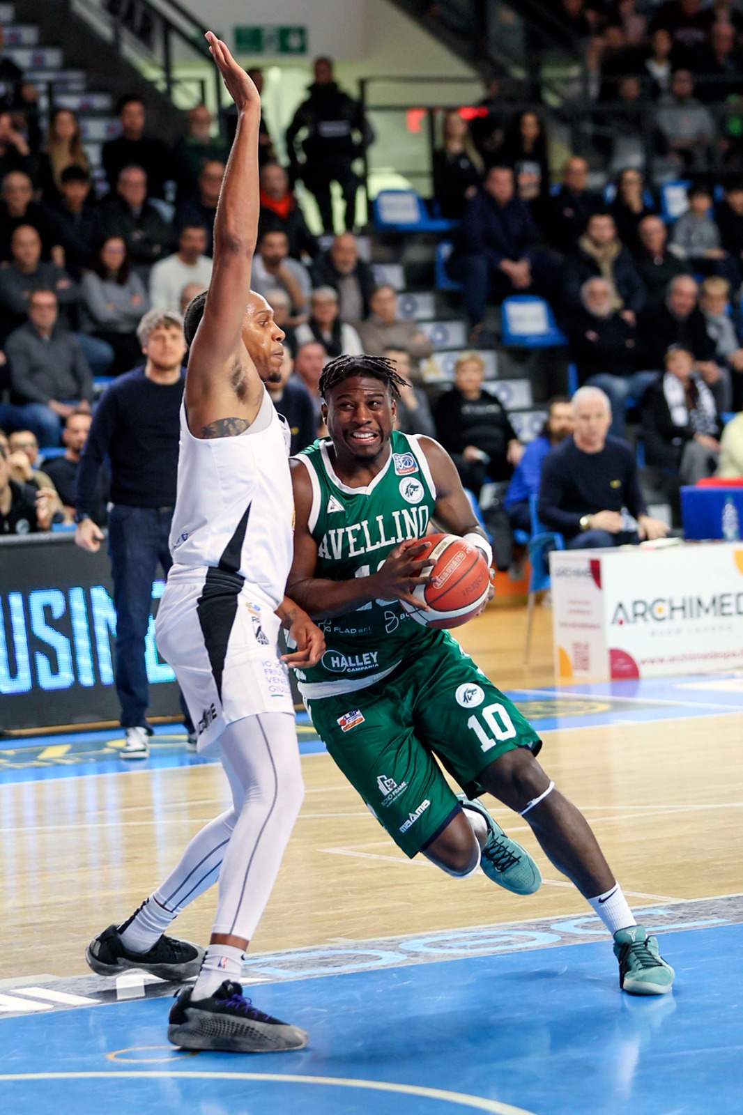 Hickey è decisivo: Avellino Basket ko ad Udine